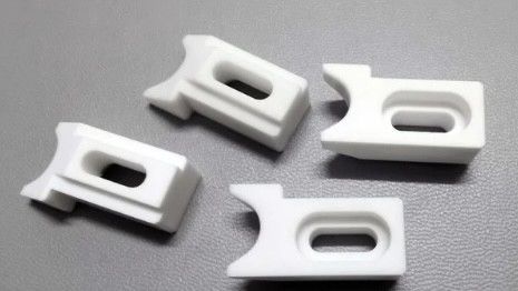7.2 X 10-6/K Thermal Expansion Al2O3 Ceramic 3000 MPa Compressive Strength
